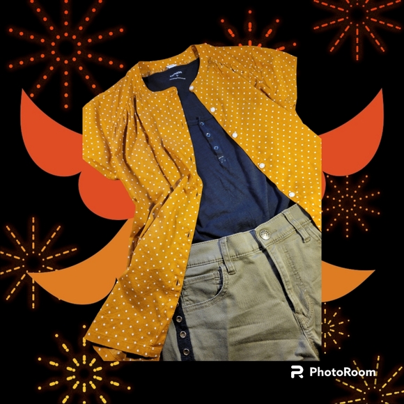 BUNDLE~ 3 PCS Old Navy Blouse, Shorts, Tank Top Express - Picture 6 of 11